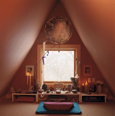 create a meditation/yoga room in my home... for me. looks so peaceful wish I COULD BE THERE NOW Sala Zen, Meditation Nook, Meditation Room Ideas, Yoga Meditation Room, Meditation Room Decor, Zen Den, Meditation Corner, Meditation Altar, Meditation Rooms