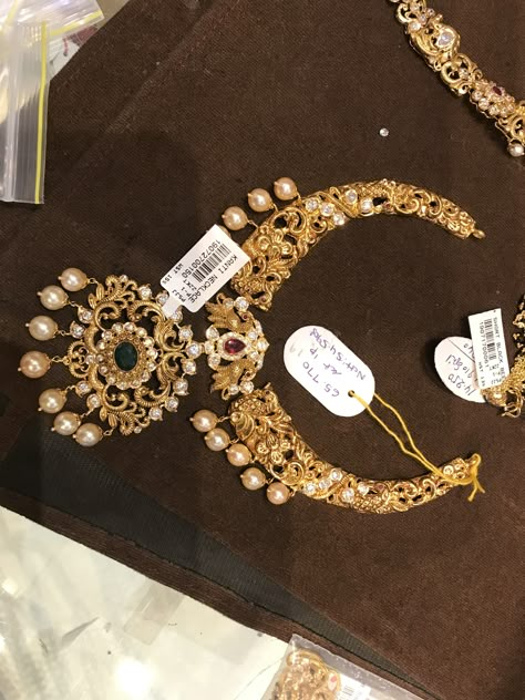 Kanti Necklace Designs, Kante Gold Necklaces, Kanti Designs, Navi Jewellery, Kanti Necklace, Ruby Necklace Designs, Fashion Jewelry Necklaces Gold, Bridal Diamond Necklace, Gold Temple Jewellery