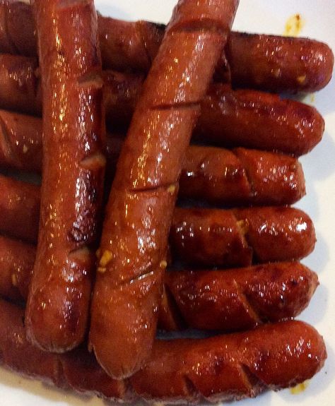 Marinated Grilled Hot Dogs, Beer Hot Dogs Recipe, Hotdogs On Blackstone, Marinate Hot Dogs, Hot Dog Seasoning Recipe, Hot Dog Marinade Recipes, Dog Haus Hot Dogs, Best Grilled Hot Dogs, Marinade For Hot Dogs