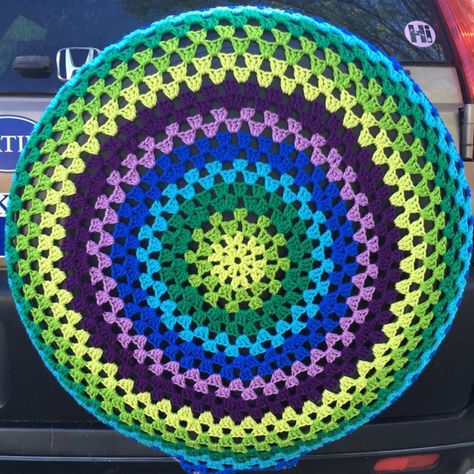 Crochet Granny Circle, Granny Circle, Crochet Dreamcatcher, Crochet Car, Homemade 3d Printer, Car Buying Tips, Colorful Crochet, Spare Tire Covers, Crochet Circles