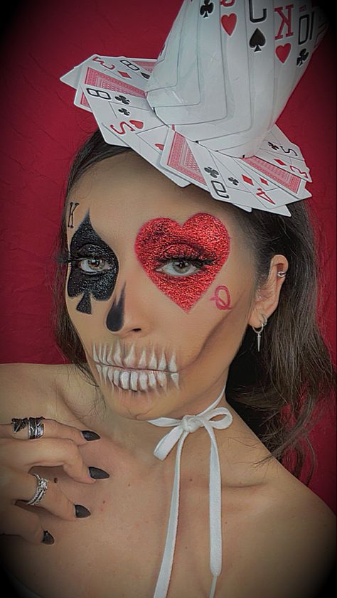 Prom Queen Makeup Halloween, Queen Of Heart Makeup Ideas, Queen Of Hearts Mask, Scary Queen Of Hearts Makeup, King And Queen Of Hearts Costume Couple, Queen Of Hearts Face Paint, Scary Queen Of Hearts Costume, Queen Of Hearts Costume Makeup, Queen Of Hearts Couple Costume