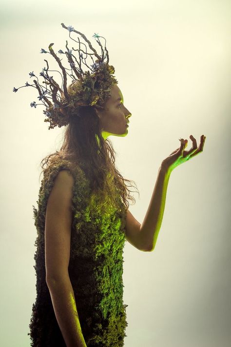 Dryad Costume, Carnaval Make-up, Nature Costume, Mother Nature Costume, Midsummer Night's Dream, Foto Tips, Fantasy Photography, Midsummer Nights Dream, Fairy Costume