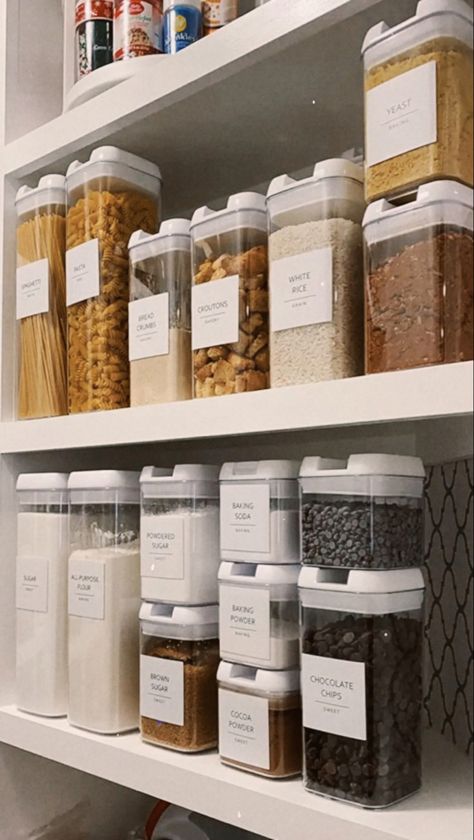 Kitchen Storage Containers Set of 24: Vtopmart 24 Pieces Airtight Food Storage Containers Included, 6 Medium Containers (2 Litres), 12 Small Containers (1.4 Litres), 6 Mini Containers (0.8 Litres) With 24 reusable blackboard labels and 1 white marker pen, you can organise your kitchen and pantry like never before for all your storage needs. Kitchen Storage Hacks, Desain Pantry, Organized Pantry, Small Kitchen Storage, Organization Pantry, House Organisation, Kitchen Organization Pantry, Kitchen Organisation, Food Storage Container Set