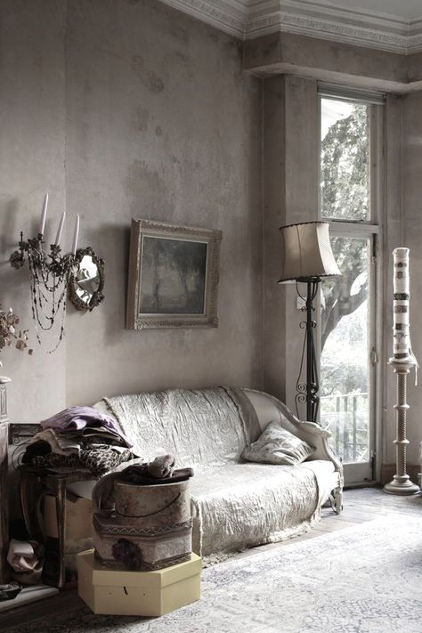 French chateau Eclectic Room, Loft Wall, Rough Luxe, Chic Interior Design, Bohemian Eclectic, Shabby Chic Interiors, Chic Interior, French Grey, A Living Room