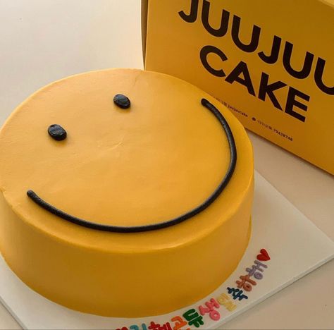 Cake Minimalist, Minimalist Cake, Simple Cake Designs, Funny Birthday Cakes, Mini Cakes Birthday, Creative Birthday Cakes, Simple Birthday Cake, Pretty Birthday Cakes, Cute Birthday Cakes