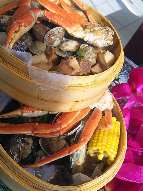 [I ate] Steamed seafood baskets Steam Basket Recipes, Bamboo Steamer Basket Recipes, Steamer Basket Recipes, Steamed Seafood, Steam Vegetables Recipes, Bamboo Steamer Recipes, Steamed Food, Steam Vegetables, Steam Box