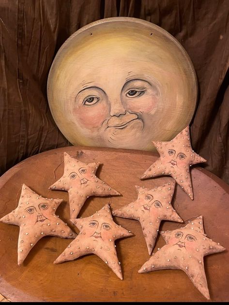 Paper Mache Star, Paper Mache Moon Diy, Folk Art Paper Mache, Halloween Folk Art Vintage Style, Weird Ornaments, Paper Mache Vintage Halloween Diy, Vintage Halloween Masks Paper Mache, Felt Halloween Ornaments Sculptures & Statues, Paper Mache Crafts