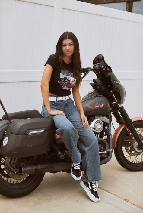 Girl hanging out by the motorcycle wearing Full Tilt Racing Car Baby Tee. Large graphic screened on front. Ribbed crew neckline. Short sleeve. Fitted silhouette. Cropped. 50% Cotton, 50% Polyester. Vans Tshirt Outfits, Streetwear Fashion Simple, Grunge Rock Outfits For Women, White Band Tee Outfit, Tough Girl Outfits, Shopping Outfits Casual, Cute Vans Outfits, Fitted Graphic Tee, Summer Long Sleeve Outfit