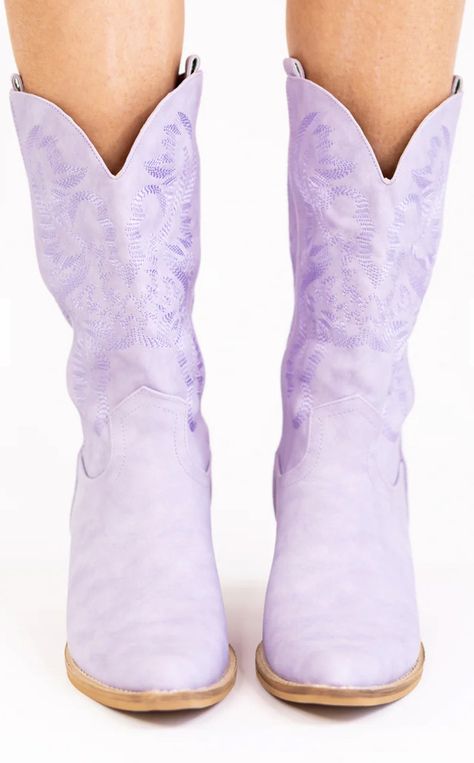 Cute and affordable cowgirl boots! Boots for your coastal cowgirl outfits this summer! Lavender Cowboy Boots, Pastel Cowboy Boots, Pretty Cowgirl Boots, Purple Cowboy Boots Outfit, Gameday Outfit Lsu, Purple Cowgirl Boots, Lavender Boots, Cowgirl Boots Short, Colorful Cowgirl