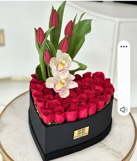 Red Roses Valentines Day, Heart Box Flower Arrangement, Box Flower Arrangement, Floral Therapy, Food Bouquet, Rose Flower Arrangements, Strawberry Gifts, Luxury Flower Bouquets, Flower Arrangement Designs