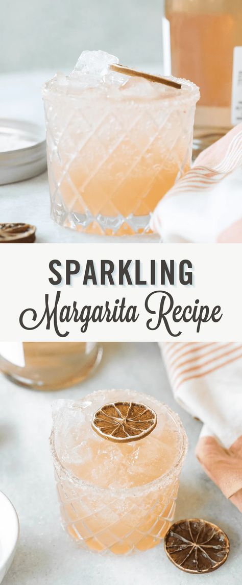 A light and refreshing sparkling margarita made with sparkling rosé! If love fizzy margaritas this delicious drink will be your favorite! Margarita Recipe On The Rocks, Champagne Margarita, Glitter Margarita, Sparkling Margarita, Margarita Punch, Champagne Margaritas, Classic Margarita Recipe, Coconut Margarita, Easy Margarita