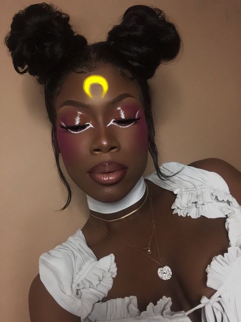 RealLifeANGEL💕 on Twitter: "Sailor MOON🔮🌙… " Sailor Moon Makeup, Moon Makeup, Sailor Moon Outfit, Up Hairdos, Sailor Moon Luna, Moon Luna, Dip Brow, Creative Makeup Looks, Afro Punk