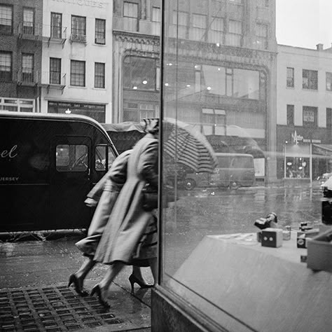 Vivian Meier, Vivian Mayer, Robert Doisneau, Camera Obscura, Vivian Maier, Foto Tips, My Fair Lady, Famous Photographers, Great Photographers