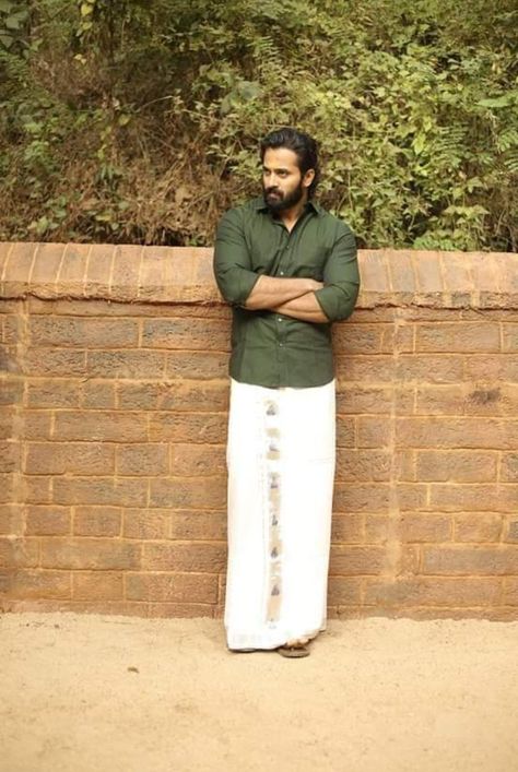 Kerala Mundu And Kurta Men, Unni Mukundan, Kerala Trip, South Fashion, Onam Outfits, Silk Shirt Men, Guys Fashion Casual, Telugu Wedding, Engagement Dress