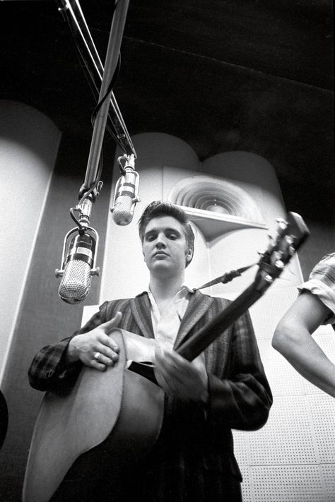 Elvis Presley recording at RCA Victor Studio in New York City in July 1956. Elvis Presley Austin Butler, If I Can Dream, King Creole, Tupelo Mississippi, Elvis Art, Sun Records, Young Elvis, Presley Family, King Of Rock And Roll