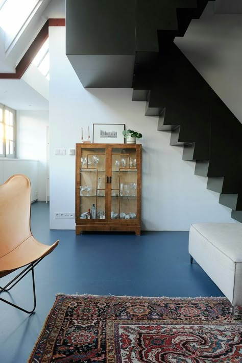 Marmoleum Floors, Forbo Marmoleum, Painted Wood Floors, Kitchen Vinyl, Blue Floor, Linoleum Flooring, 아파트 인테리어, Painted Floors, Lifestyle Magazine