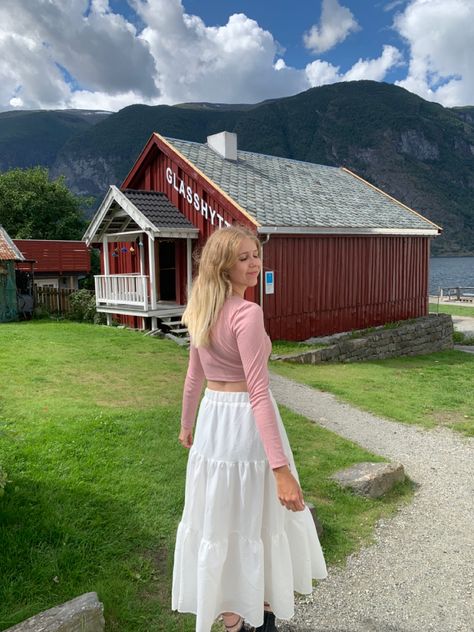 norsk sommer , scandinavian, norwegian, summer Norwegian Summer Outfit, Norwegian Summer Fashion, Norwegian Outfits Summer, Norway Summer Outfits, Norwegian Outfits, Norwegian Style Fashion, Norwegian Summer, Norwegian Style, Europe Summer