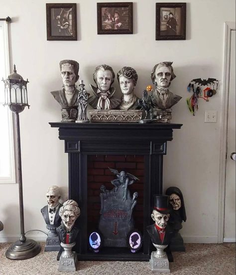 Horror Room Ideas, Horror Room Decor, Goth Room Ideas, Goth Interior, Decor Room Ideas, Horror Room, Apt Decor, Diy Crafts Life Hacks, Horror Decor