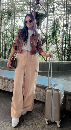 Autumn Outfits Airport, Medellin Fashion Outfits, Vaquera Outfits Plus Size, Vaquera Outfits For School, Outfits Medellin, Winter Vaquera Outfits, Cute Country Concert Outfits, Winter Airport Outfit, Stylish Airport Outfits