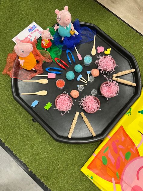 Peppa Pig Tuff Tray, Peppa Pig Sensory Bin, Diy Toddler Toys, Sensory Tray, 3 Little Pigs, Pepa Pig, Peppa Pig Party, Tuff Tray, Children Activities