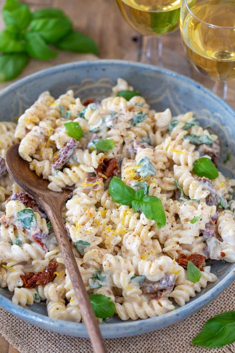 Ricotta pasta salad with basil and sundried tomatoes • Electric Blue Food Ricotta Pasta Salad, Pasta Salad With Basil, Creamy Basil Dressing, Healthy Risotto, Pasta With Basil, Cold Pasta Dishes, Creamy Pasta Salads, Pasta Salad Ingredients, Basil Pasta