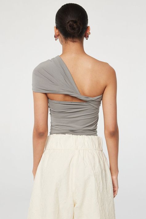 The Kyo strapless top from our Spring/Summer 2021 collection is back for this season. Hand-pleated bust detail and twist back. Machine wash cold. Strapless Top Outfit, Draping Top, The Line By K, Line By K, Sewing Top, Back Machine, Elevated Basics, Twist Top, Pleat Top