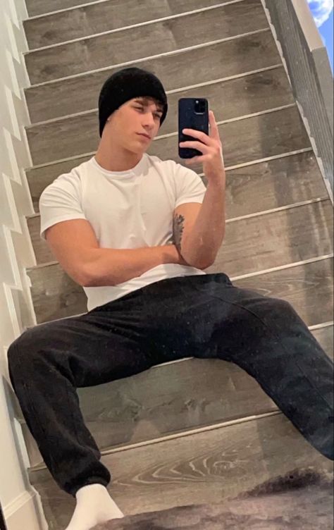 Guys In Grey Sweats, V-line Men, Guys In Sweatpants, Brandon Rowland, Castle Exterior, I Need A Boyfriend, White Guys, Male Models Poses, Gym Photos