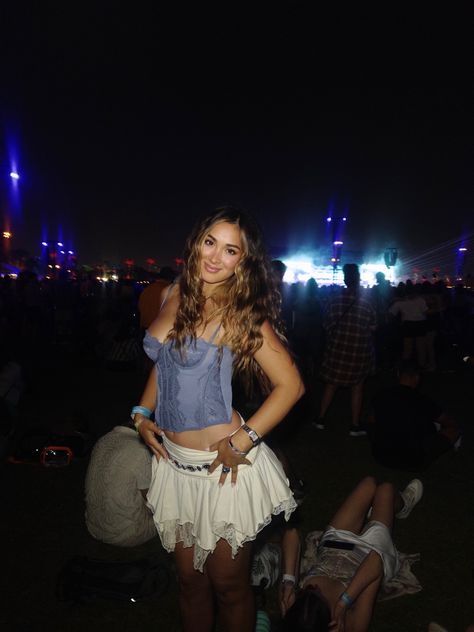 Jorts Outfit Idea Festival, Coachella Corset Outfit, Festival Corset Outfit, Festival Outfit Y2k, Festival Outfit Boomtown, Coachella Photo Ideas, Y2k Corset Outfit, Spilt Milk Festival Outfit, Corset Festival Outfit