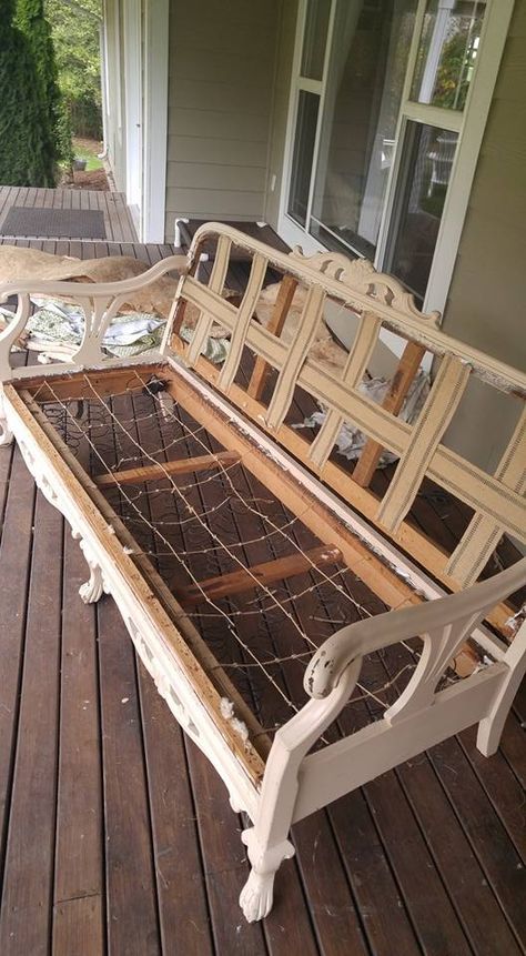 "Hello, beautiful!" said a reader after seeing this old couch 2 steps later Old Couch Makeover Diy, Couch Remodel, Old Sofa Makeover Ideas, Couch Redo, Annie Sloan Furniture, Old Couch, Couch Makeover, Sofas Vintage, Wooden Couch