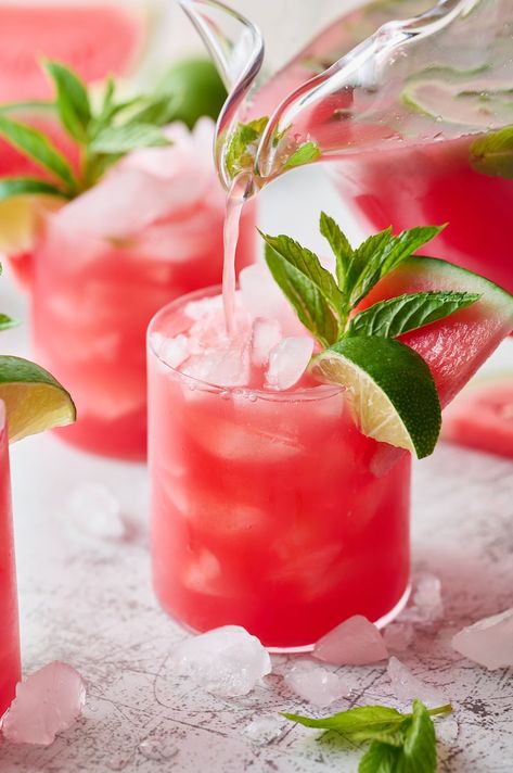 This big-batch watermelon mojito recipe is so easy and perfect for summer entreating! Made with freshly squeezed lime juice, watermelon juice, and simple syrup flavored with mint leaves, it tastes like summer in a glass. Cheers! Batch Mojito Recipe, Big Batch Mojito, Large Batch Mojito Recipe, Mojito Batch Recipe, Watermelon Batch Cocktail, Big Batch Mint Julep, Watermelon Cocktail Rum, Watermelon Coconut Mojito, Crazy Cocktails