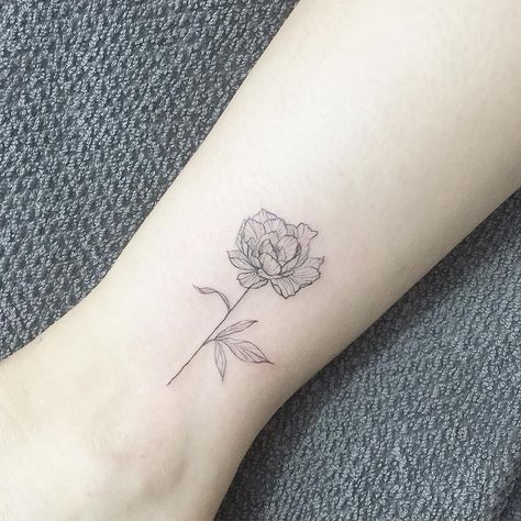 Carnation Flower Tattoo, Marigold Tattoo, Peony Flower Tattoos, Carnation Tattoo, Peony Tattoo, Chrysanthemum Tattoo, Beautiful Flower Tattoos, Skeleton Hand Tattoo, Peonies Tattoo