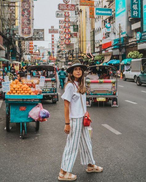 Hola Thailand, couldn't be happier to see you again.✨ @singaporeair #bangkok #thailand Bangkok Outfit, Thailand Outfit, Travel Ootd, Famous Monuments, Mode Tips, Bangkok Travel, Phi Phi Island, Photographie Portrait Inspiration, Travel Outfit Summer