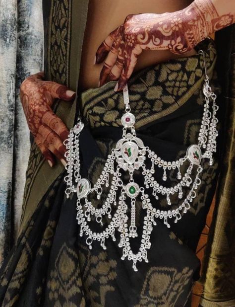 Excited to share the latest addition to my #etsy shop: Saree Challa Kamarbandh, Kamarpatta Belly Hips Chain Waist Belt Indian Traditional Wedding Party wear Silver Plated Bridal Jewelry #ethnicwear #bollywoodstyle #wedding #women https://etsy.me/3ZcQ2x0 Waist Jewellery, Tika Jewelry, Hip Chain, Eid Mehndi, Saree With Belt, Beautiful Bridal Jewelry, Waist Jewelry, Indian Fashion Jewellery, Graduation Gifts For Him