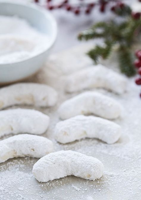 Kourabiedes (Greek Butter Cookies) - Cooking for Keeps Lagana Bread, Blonde Cookies, Greek Baking, Kourabiedes Recipe, Outrageous Cookies, Greek Cakes, Greek Butter Cookies, Paleo Deserts, Greek Night