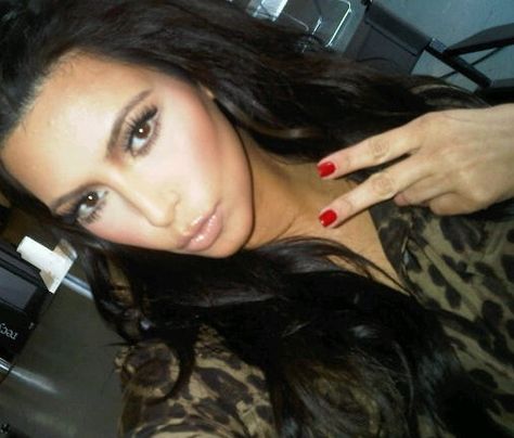 Kardashian Nail Collection Kim K Aesthetic, Kim K 2000s, Kardashian 2000s, Kim Kardashian Selfie, Kim Kardashian 2000's, Tanned Brunette, Kardashian Nails, Young Kim Kardashian, Arabian Eyes