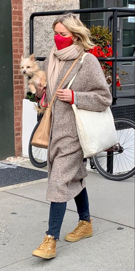 Naomi Watts Street Style Naomi Watts Street Style, Naomi Watts Style, Vanessa Redgrave, Jamie Chung, Celebrity Updates, Naomi Watts, Fashion 101, Cate Blanchett, Beautiful Blouses