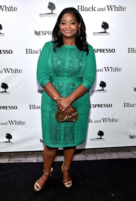 Octavia Spencer is glowing in this emerald green green dress, accessorizing with a gold clutch and strappy heels Olivia Spencer, Plus Size Celebrities, Soft Gamine Kibbe, Amber Riley, Octavia Spencer, Toronto Film Festival, Stylish Lady, Plus Style, Queen Latifah