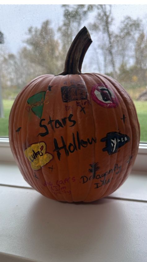 Gilmore Girls Pumpkin, Stars Hollow, Gilmore Girls, Stars