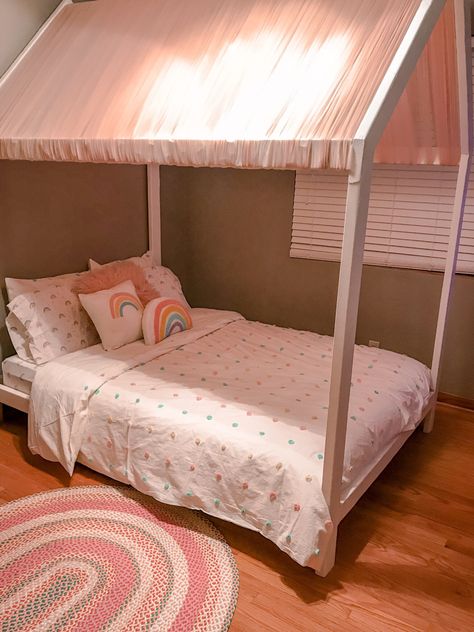 Full Bed House Frame, Full Size House Bed Frame Diy, House Bed With Curtains, House Bed Curtains, Diy House Bed Canopy, Girls Full Size Bed Ideas, House Bed Frame Diy, Girls Full Bed, Diy Twin Bed Frame