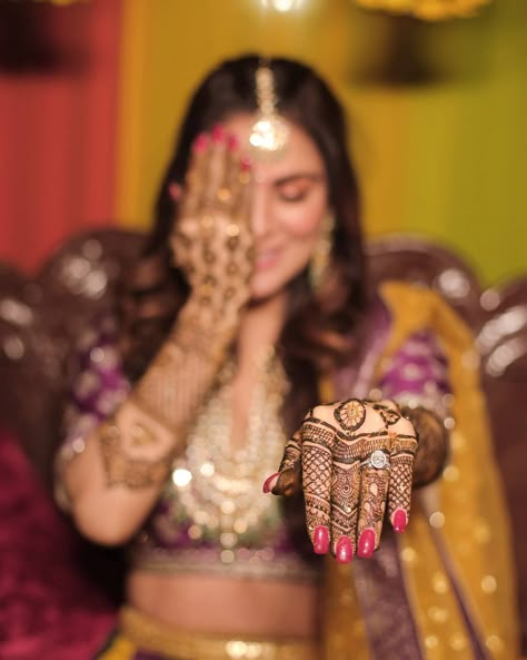 All About Wedding Shenanigans Of Shraddha Arya & Rahul Sharma! Mehendi Photography Bridal, Mehendi Photoshoot, Haldi Photoshoot, Mehendi Photography, शादी की तस्वीरें, Shraddha Arya, Indian Bride Photography Poses, Bridesmaid Photoshoot, Indian Wedding Poses