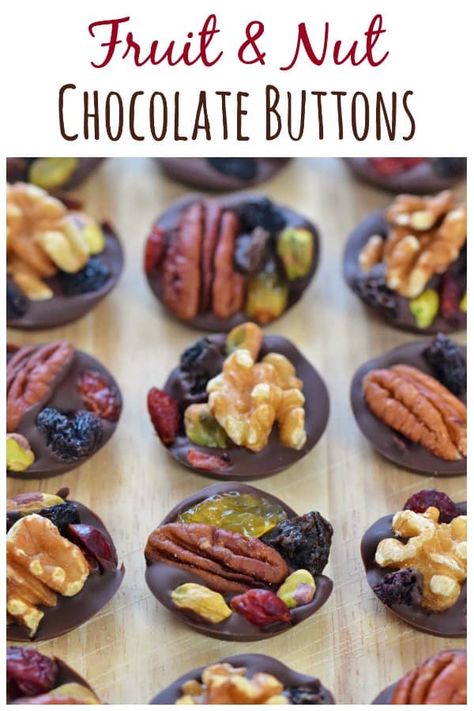 Easy Fruit and Nut Chocolate Buttons Recipe - great idea for homemade gifts kids can make this Christmas #EatsAmazing #Christmasfood #christmasgifts #easyrecipe #cookingwithkids #christmasgiftideas #diygift #teachergift #giftideas #snack #treats #chocolate Edible Homemade Christmas Gifts, Homemade Christmas Chocolate Gifts, Homemade Gifts Kids Can Make, Fruit And Nut Chocolate, Christmas Chocolate Gifts, Gifts Kids Can Make, Homemade Kids Gifts, Easy Homemade Gifts, Chocolate Buttons