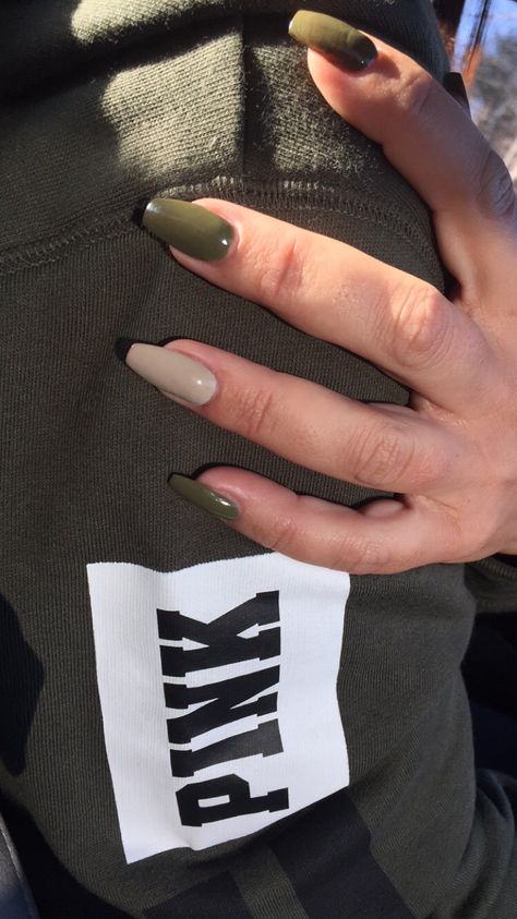 Olive green coffin nails Olive Nails, Green Nail, Colorful Nail Designs, Autumn Nails, Nail Arts, Creative Nails, Matte Nails, Kourtney Kardashian, Khloe Kardashian