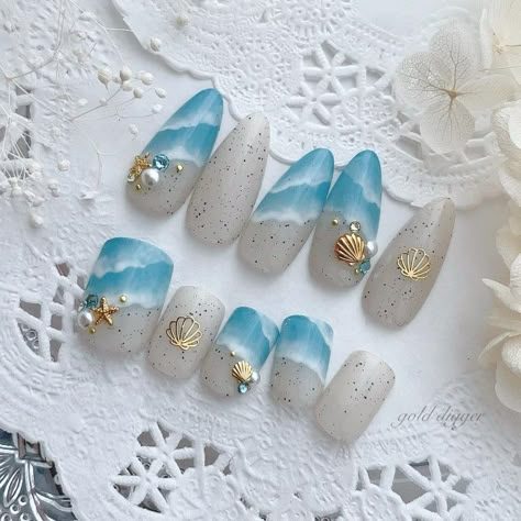 Seashore Nails, Goa Nails, Sea Nails Designs, Blue Sea Nails, Beach Nail Art Designs, Sea Nail Art, Nail Art Bleu, Mermaid Nail Art, Swirl Nail Art