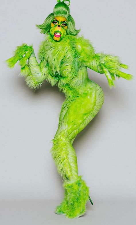 Hot Grinch, Grinch Costumes, The Grinch Movie, Green Costumes, Sally Face Game, Carving Pumpkins, Last Minute Halloween Costumes, Crazy Funny Pictures, Funny Profile