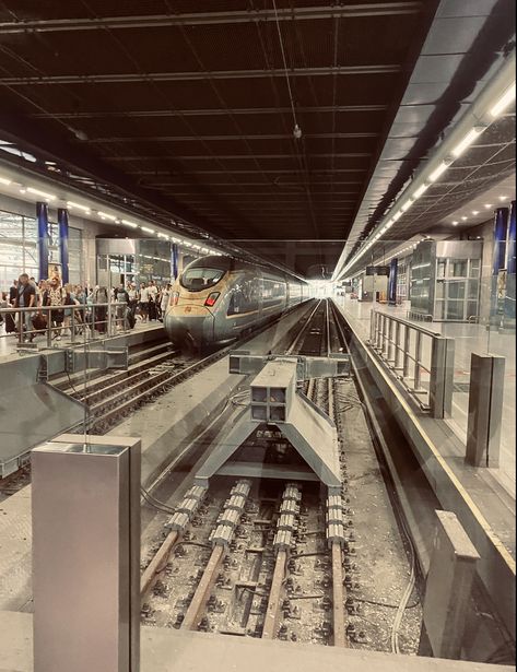 Eurostar Train, Aesthetic Pics, Railroad Tracks, Aesthetic Pictures, Train