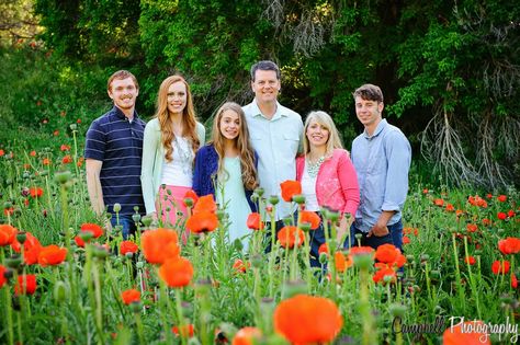 Utah family photography in a poppy field Poppy Field Photoshoot, Field Photoshoot Family, Field Family Pictures, Rose Field, Field Of Poppies, Field Photoshoot, Photoshoot Family, Poppy Field, Photoshop Photography