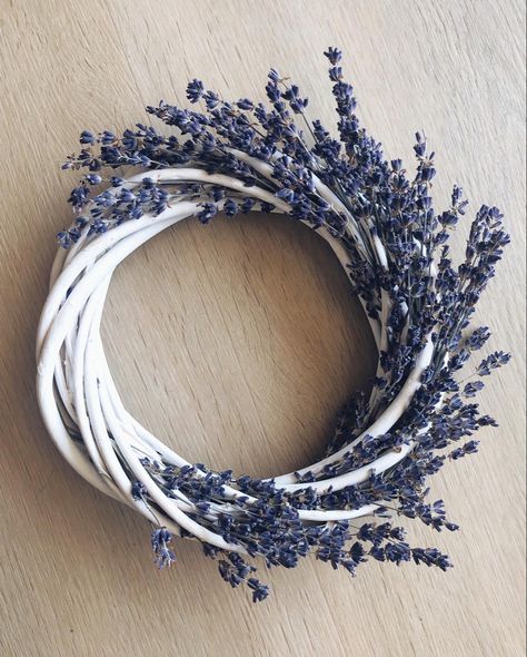 Dried Lavender Wreath, Lavender Wreaths For Front Door, Lavender Display, Summer Lavender, Dekoratívne Vence, Lavender Crafts, Lavender Decor, Creative Wreaths, Eco Decor