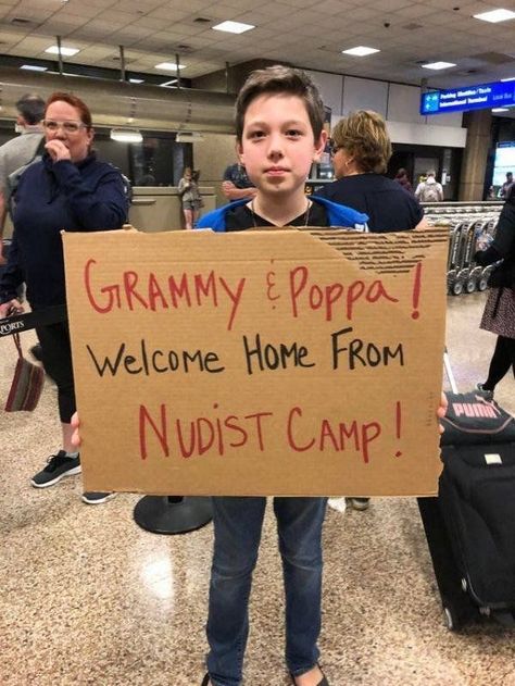 Funny Welcome Home Signs, Funny Airport Signs, Airport Signs, Welcome Home Signs, Laughing Jokes, Dirty Memes, Crazy Funny Memes, Really Funny Memes, Funny Pics