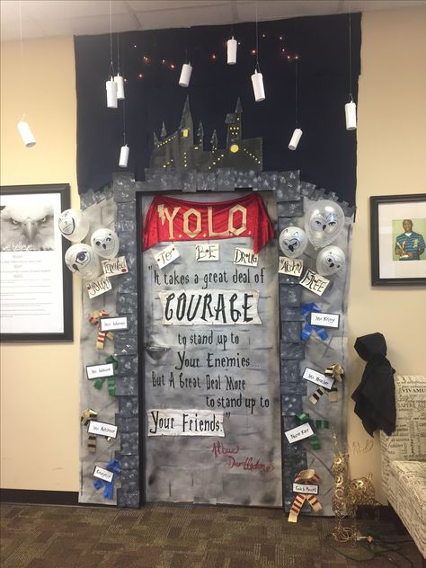 Harry Potter door decor for Red ribbon week-theme 2016 YOLO. Harry Potter Red Ribbon Week Door, Harry Potter Front Door, Harry Potter Office Theme, Classroom Door Decorating Contest, Door Decorating Contest Christmas, Red Ribbon Week Door, Harry Potter Door, Hogwarts Decor, Literacy Week