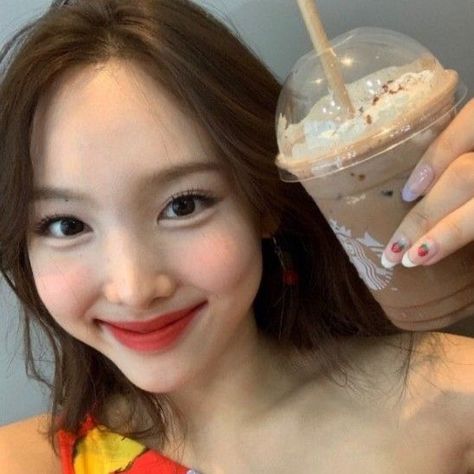 Nayeon Icons, Eating Pp, Sana Momo, Twice Nayeon, Nayeon Twice, Im Nayeon, Discord Server, Kpop Icons, Whatsapp Group